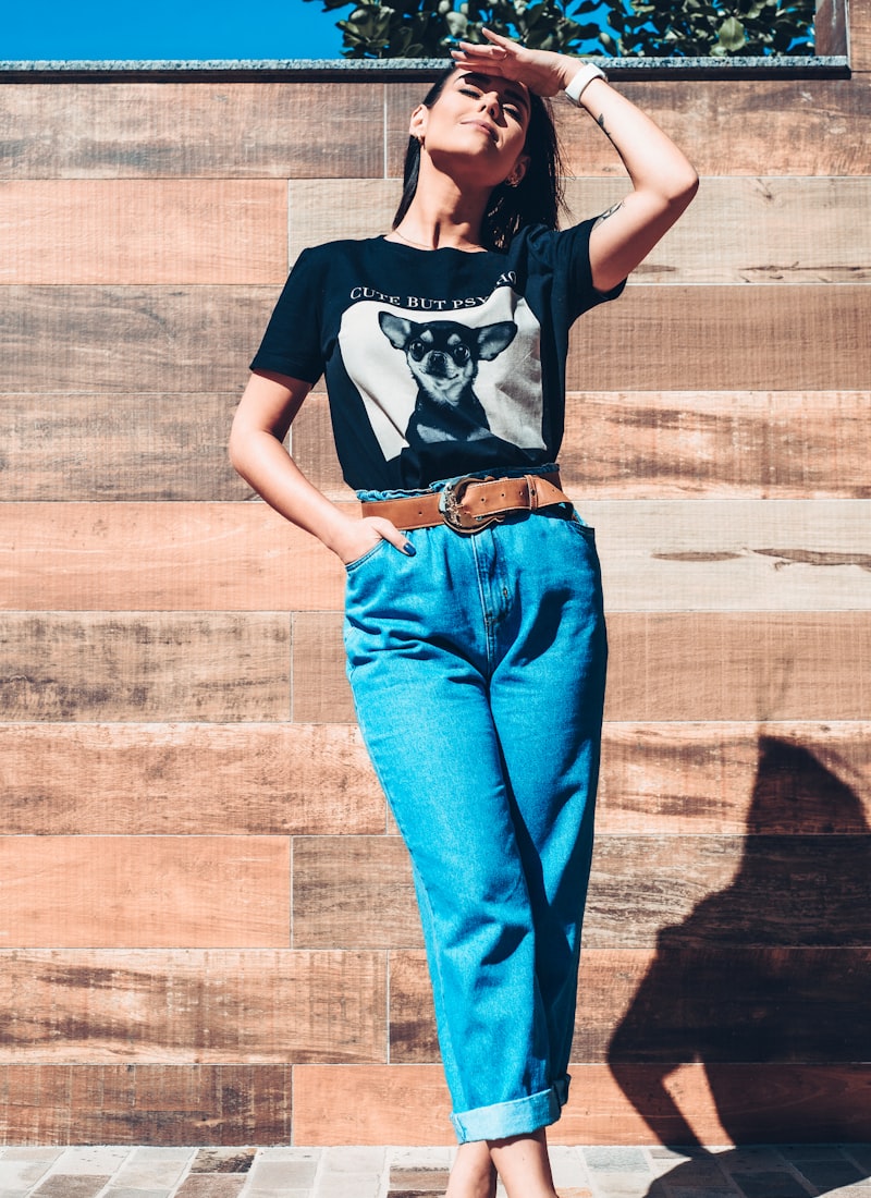 Jean tiro alto mom-fit denim claro